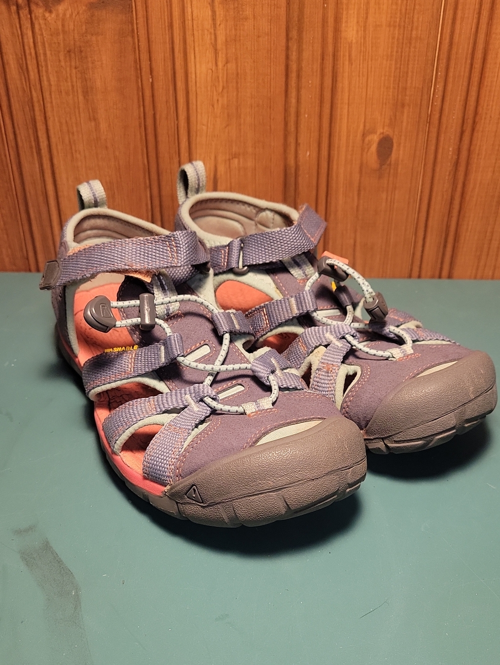 Keen Girl Size 4